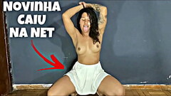 Novinha gravou v&iacute_deo dan&ccedil_ando funk peladinha e CAIU NA NET Thumb